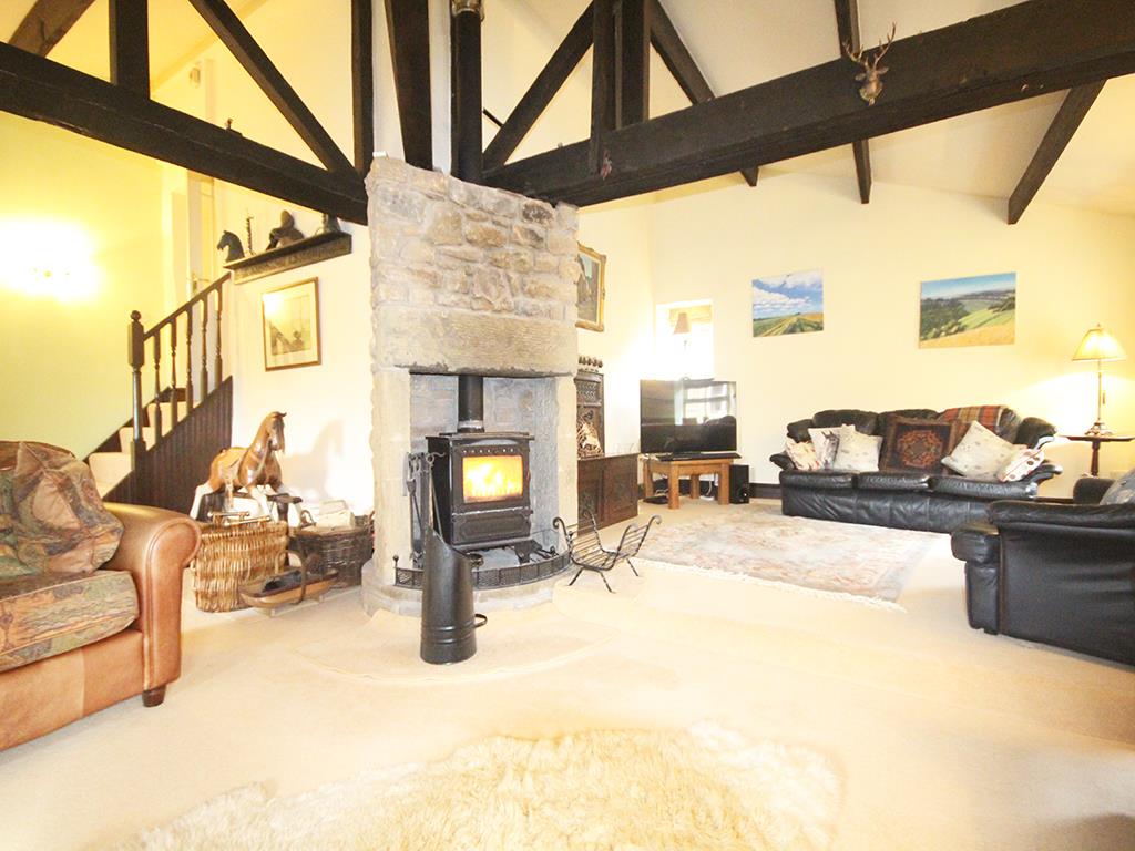 4 bedroom semi-detached house SSTC in Colne - IMG_5291.jpg